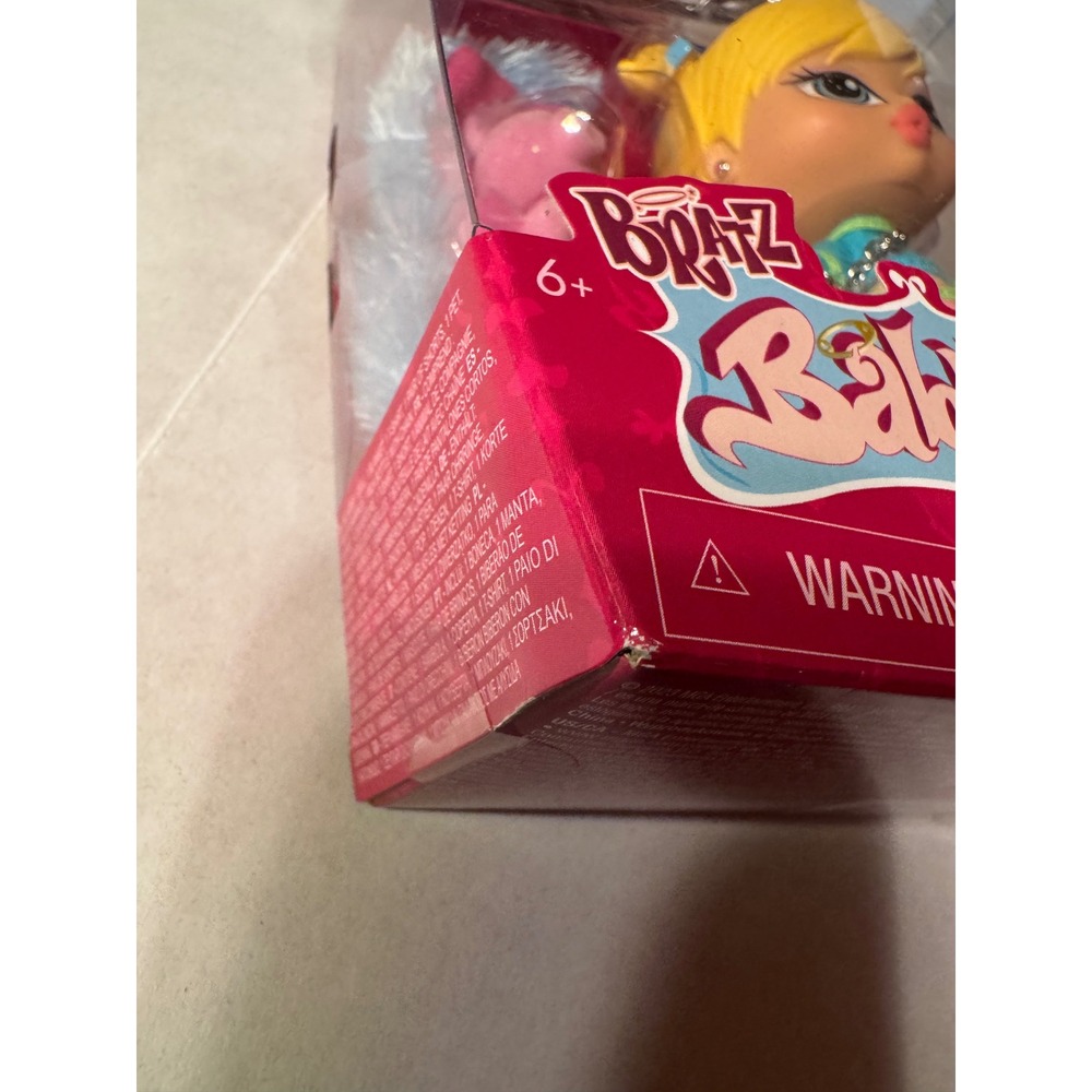 Bratz Babyz Cloe Doll 2023 MGA Entertainment New in Box with Pet Pig and Blanket - Picture 5 of 7